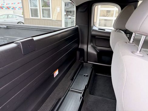 Used 2018 Toyota Tacoma SR image 12