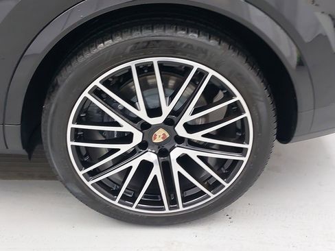 Used 2025 Porsche Cayenne Coupe w/ Premium Package Plus image 35