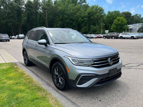 Certified 2024 Volkswagen Tiguan SE w/ Panoramic Sunroof Package AWD/4WD image 7