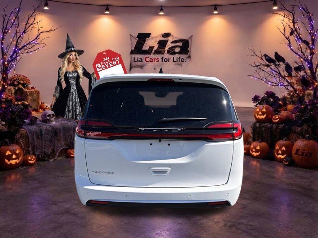 New 2027 Chrysler Pacifica Select FWD image 4