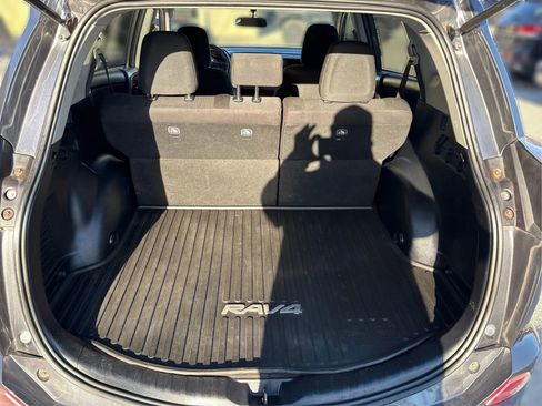 Used 2016 Toyota RAV4 LE AWD/4WD image 11