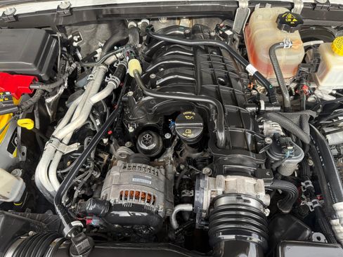 Used 2020 Jeep Gladiator Overland image 32