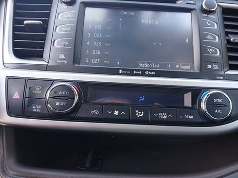 Used 2018 Toyota Highlander Limited Platinum image 23