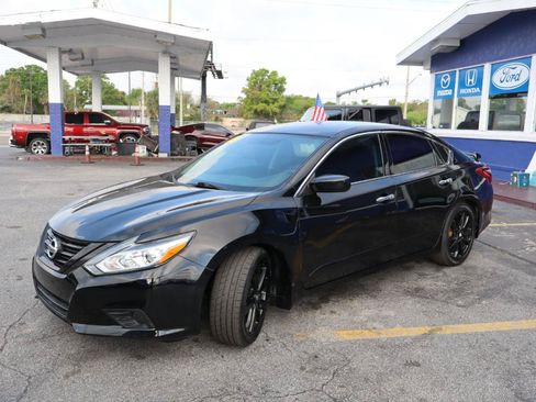 Used 2018 Nissan Altima 2.5 SR w/ SR Midnight Edition FWD image 7