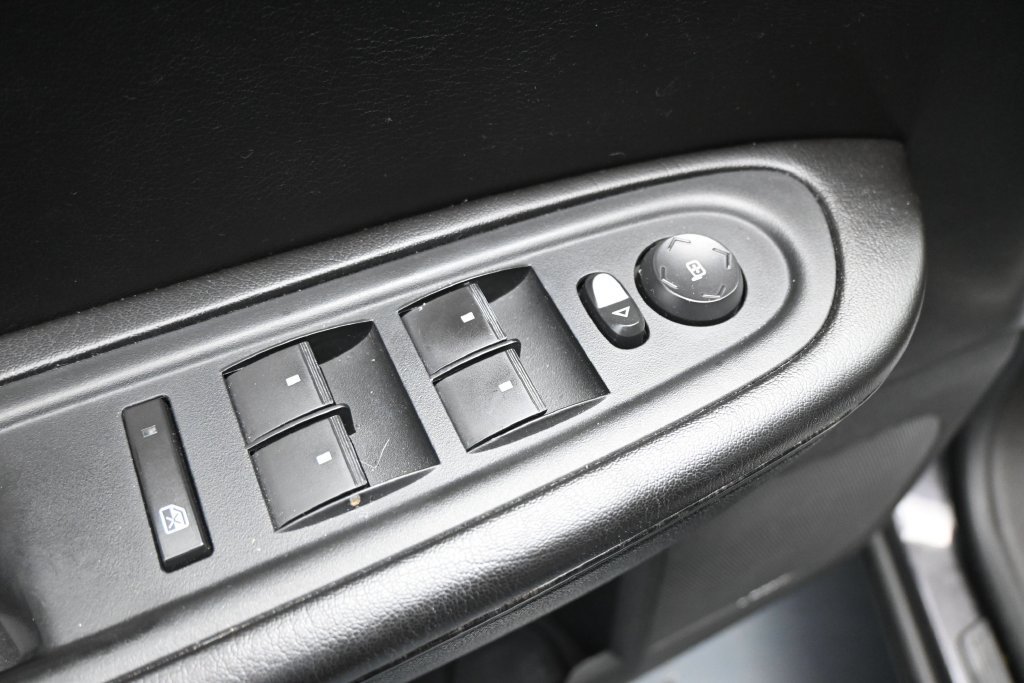 Used 2016 GMC Acadia SLT w/ Sun And Destination Package AWD/4WD image 11