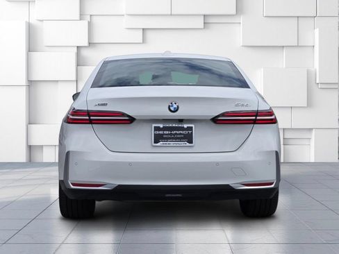 Used 2026 BMW 530i xDrive w/ Premium Package AWD/4WD image 7