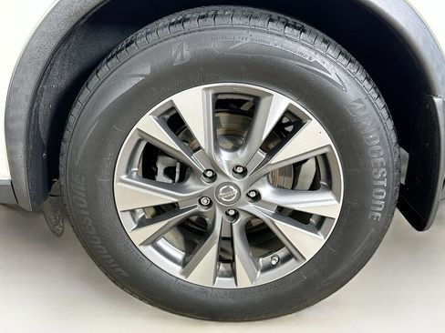 Used 2018 Nissan Murano SV image 11