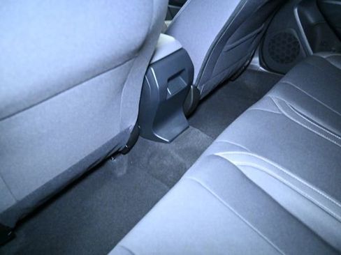 Certified 2025 Subaru Impreza 2.0i image 40