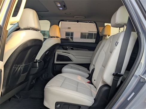 Certified 2024 Kia Telluride EX w/ EX Captain's Chair Package image 16