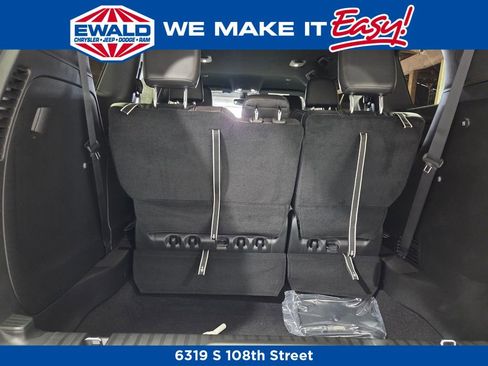 New 2026 Chrysler Pacifica Select image 18