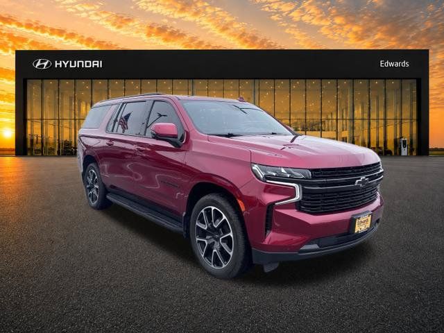 Used 2022 Chevrolet Suburban RST w/ Luxury Package AWD/4WD image 3