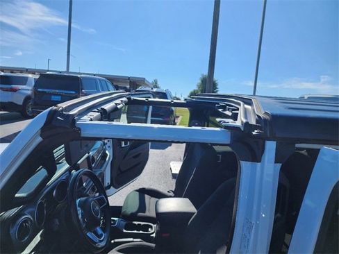 Used 2022 Jeep Wrangler Unlimited Sahara image 22