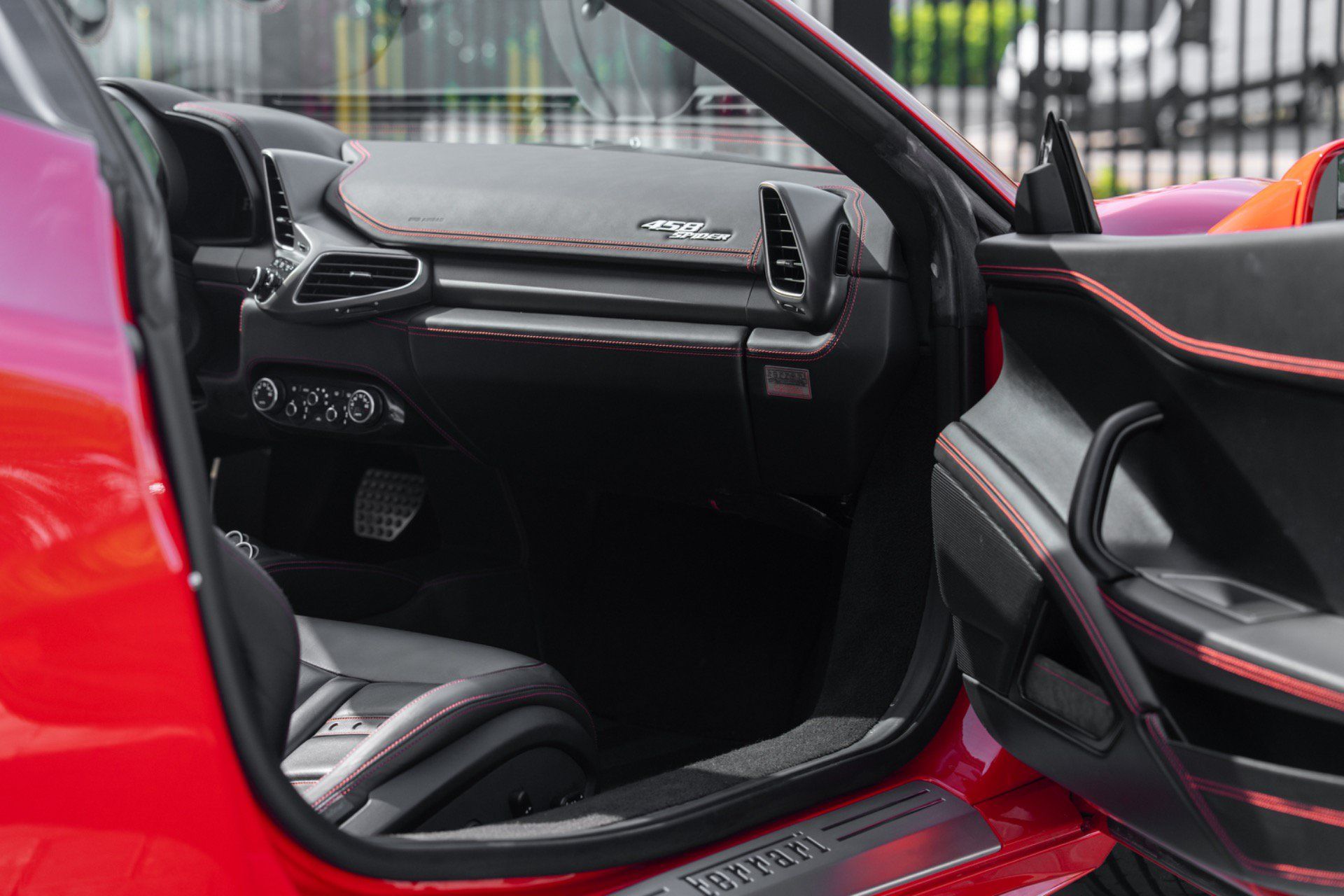 Used 2013 Ferrari 458 Spider RWD image 37