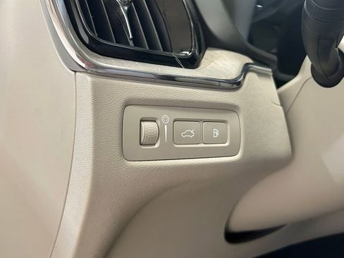 Used 2018 Volvo XC60 T8 Inscription image 31