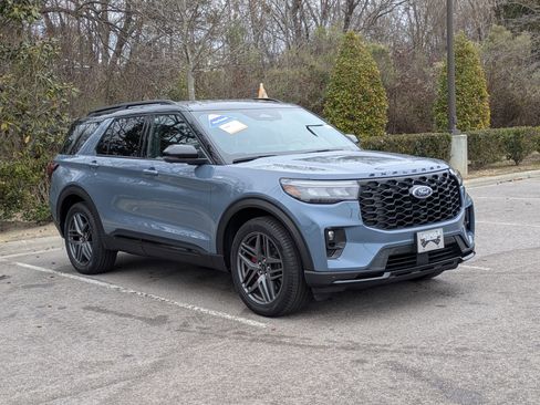 Certified 2025 Ford Explorer ST-Line w/ Premium Package image 1