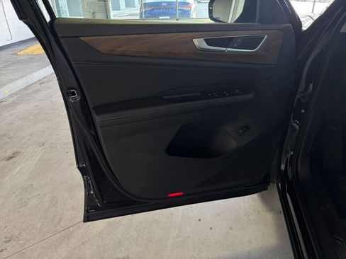 Used 2025 Volkswagen Atlas SE image 25