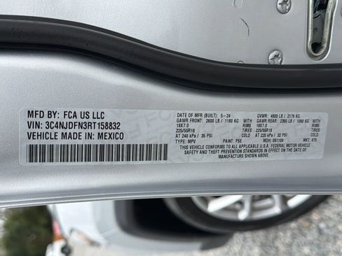 Used 2024 Jeep Compass Latitude image 37