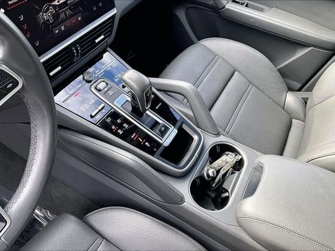 Used 2022 Porsche Cayenne S image 16