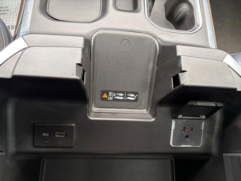 Used 2022 Chevrolet Silverado 1500 High Country w/ Z71 Off-Road Package image 17