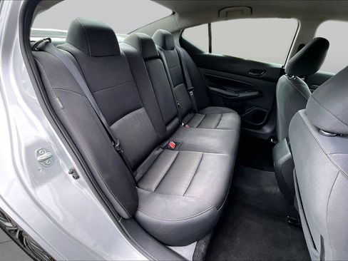 Used 2024 Nissan Altima 2.5 SV FWD image 21