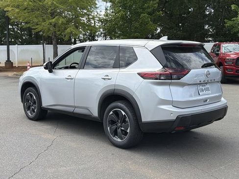 Used 2025 Nissan Rogue SV FWD image 3