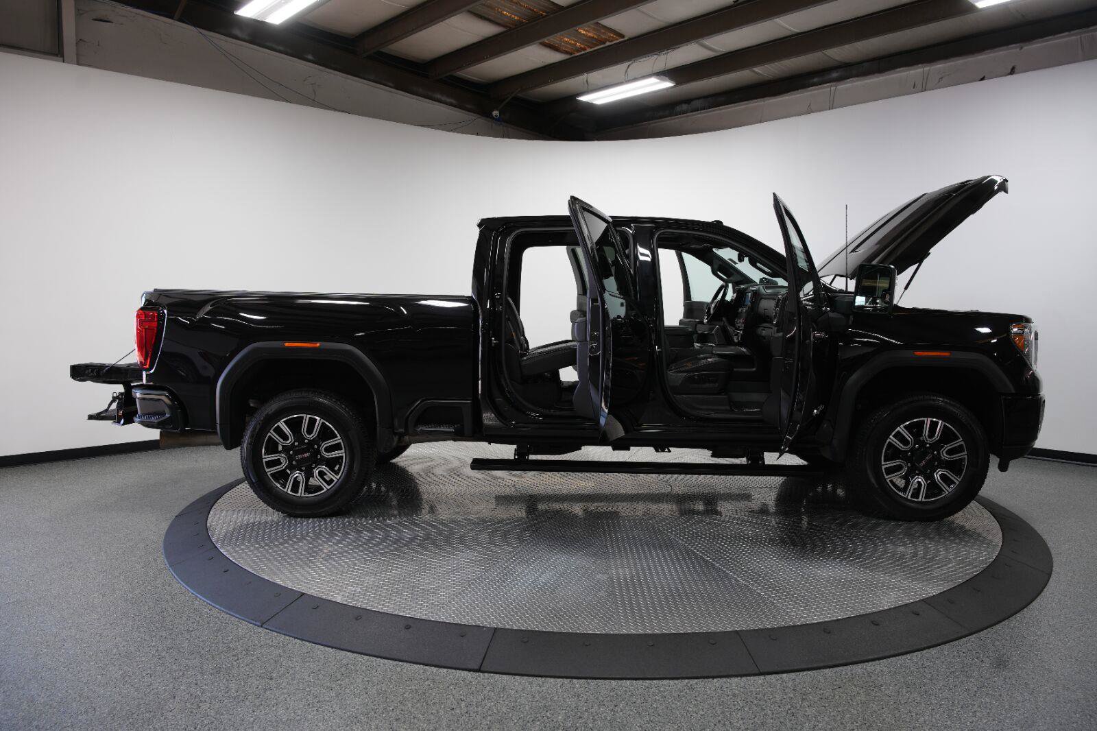 Used 2023 GMC Sierra 3500 AT4 w/ AT4 Premium Plus Package AWD/4WD image 14