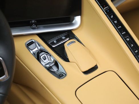 Used 2022 Chevrolet Corvette Stingray Premium Cpe w/ Z51 Performance Package image 16