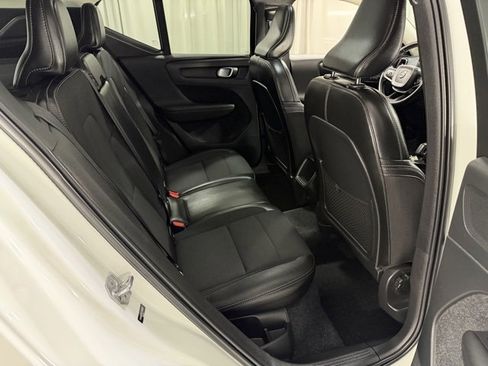 Used 2020 Volvo XC40 T5 Momentum w/ Premium Package image 8