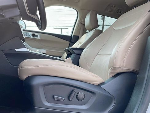 Used 2023 Ford Explorer Limited image 12