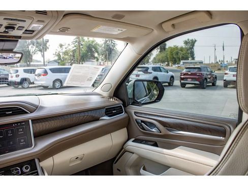 Used 2024 GMC Yukon Denali w/ Advanced Technology Package AWD/4WD image 23
