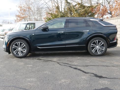 Certified 2024 Cadillac Lyriq Luxury image 3