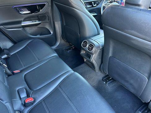 Used 2025 Mercedes-Benz GLC 350e 4MATIC image 30