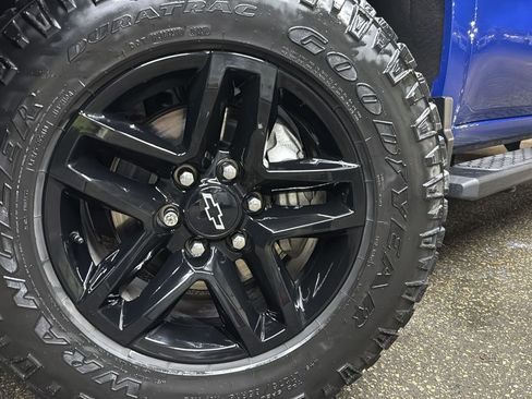 Used 2022 Chevrolet Silverado 1500 LT Trail Boss image 9