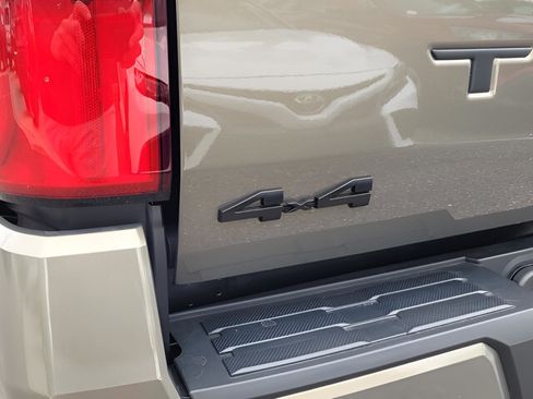 Certified 2025 Toyota Tacoma TRD Off-Road image 11