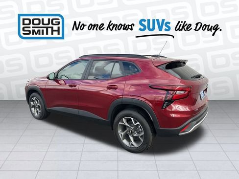 Used 2025 Chevrolet Trax LT w/ Driver Confidence Package image 4