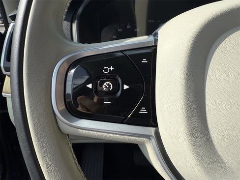 Used 2022 Volvo XC90 T6 Momentum w/ Climate Package image 15