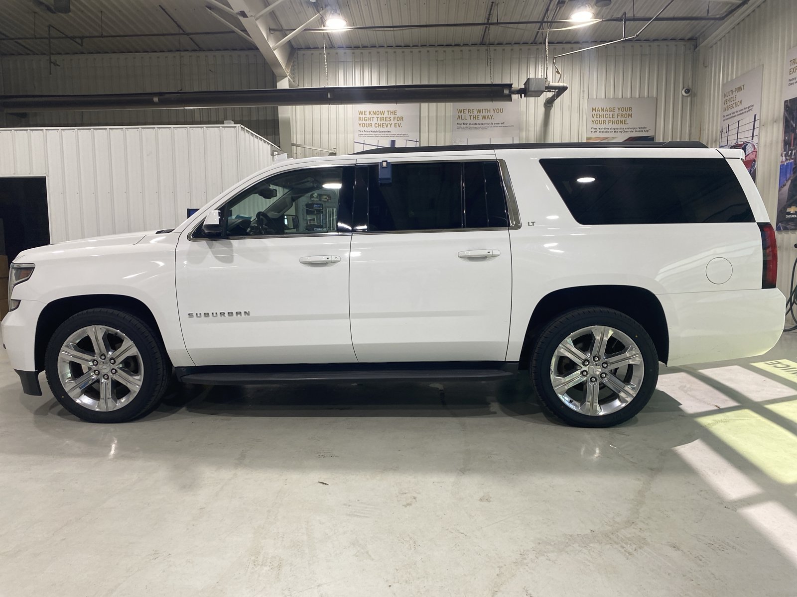 Used 2018 Chevrolet Suburban LT AWD/4WD image 4