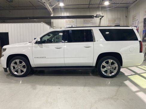 Used 2018 Chevrolet Suburban LT AWD/4WD image 4