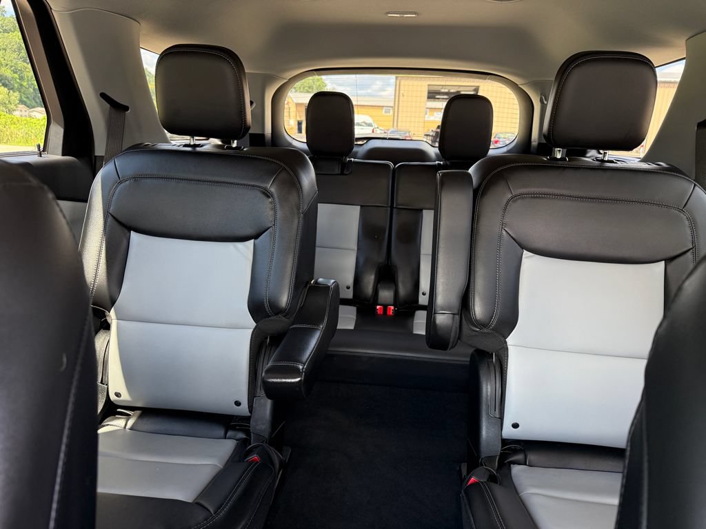 Used 2023 Ford Explorer XLT w/ Equipment Group 202A AWD/4WD image 23
