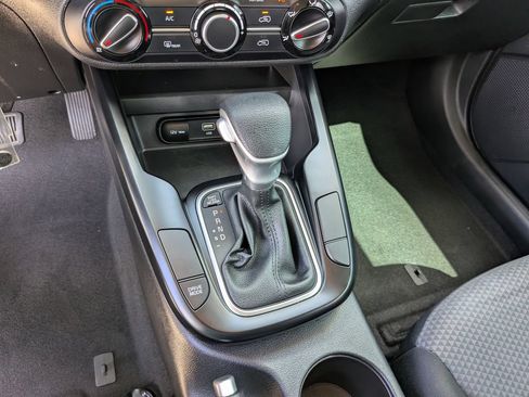 Certified 2025 Kia Soul LX w/ LX Technology Package FWD image 25