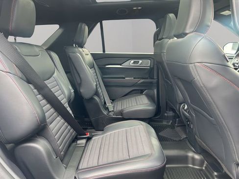 Used 2025 Ford Explorer ST-Line w/ Premium Package image 29