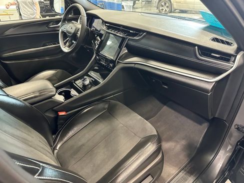 Used 2024 Jeep Grand Cherokee L Altitude image 32