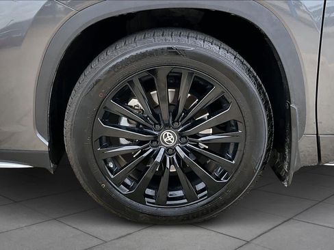 Used 2023 Toyota Highlander XSE image 11