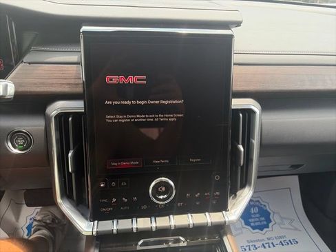 New 2026 GMC Acadia Denali Ultimate w/ LPO, Floor Liner Package AWD/4WD image 22