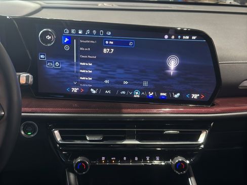 Used 2024 Chevrolet Traverse Z71 image 29