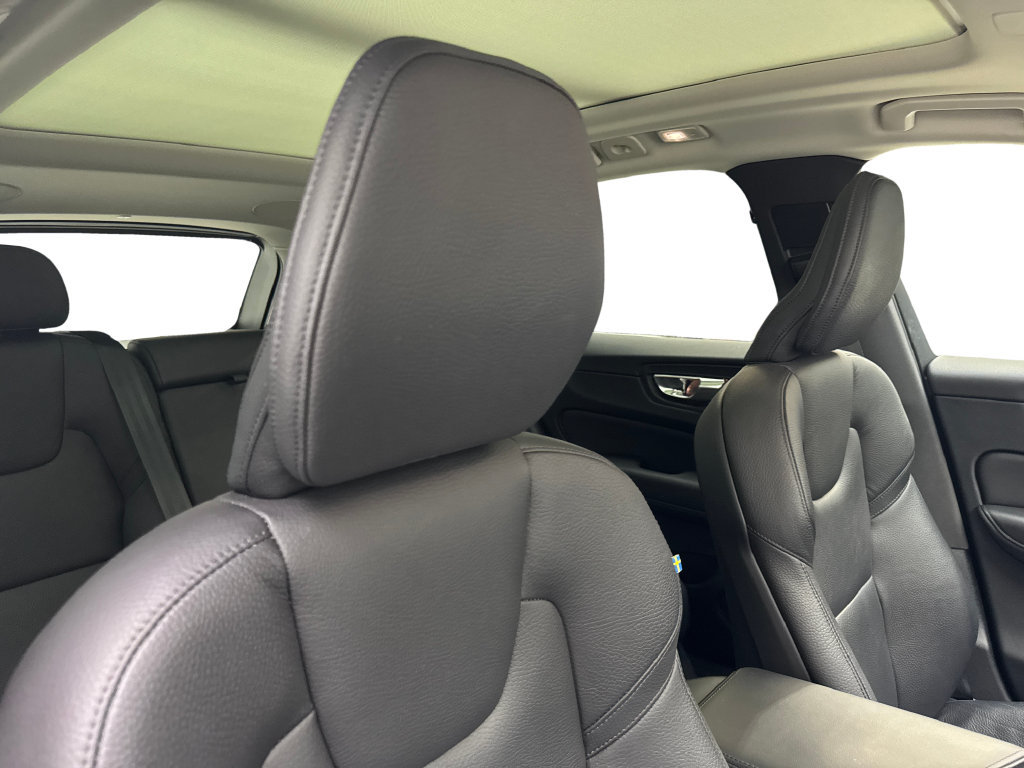 Used 2023 Volvo XC60 B5 Plus FWD image 47