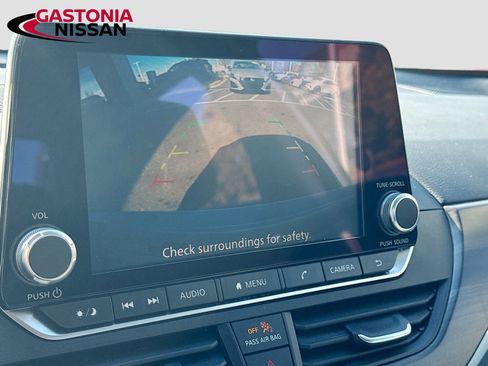 Used 2024 Nissan Altima 2.5 SV image 17