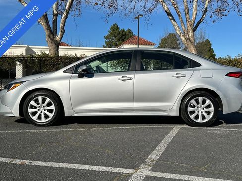 Used 2024 Toyota Corolla LE image 7