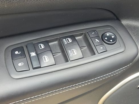 Used 2021 Jeep Grand Cherokee Overland AWD/4WD image 24