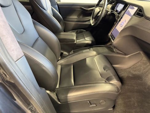 Used 2018 Tesla Model X 75D image 6